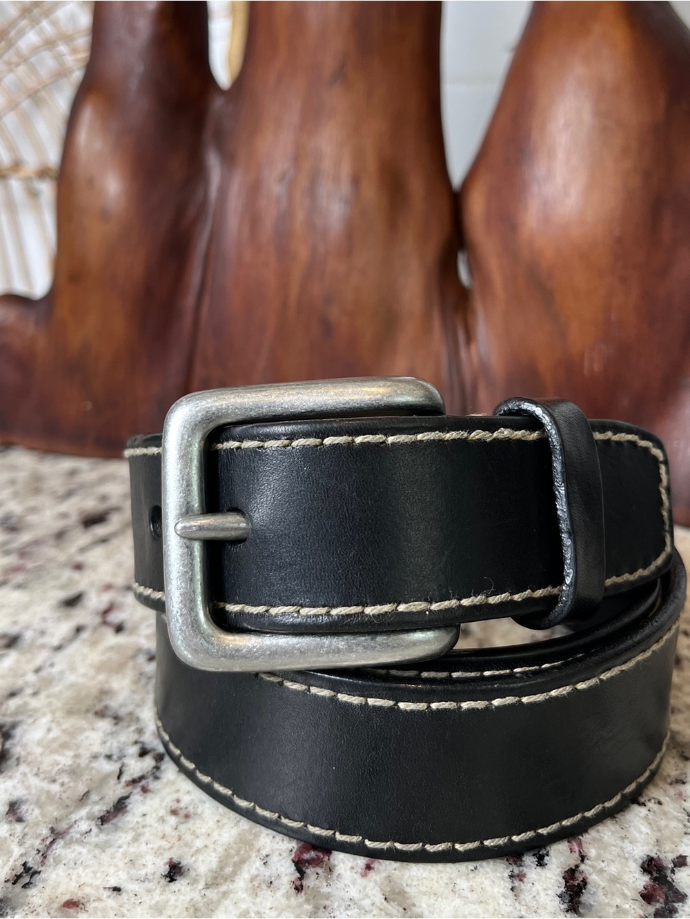 Vintage Banana Republic Men's Leather Belt with Contrasting Stitching